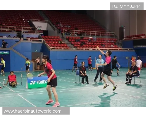 上海羽毛球队在邀请赛中以77分稳居积分榜首位展现强劲实力 上海羽毛球队在邀请赛中以77分稳居积分榜首位展现强劲实力